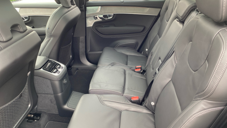 Volvo XC90 2.0 T8 PHEV Ultra Dark 5dr AWD Geartronic Estate